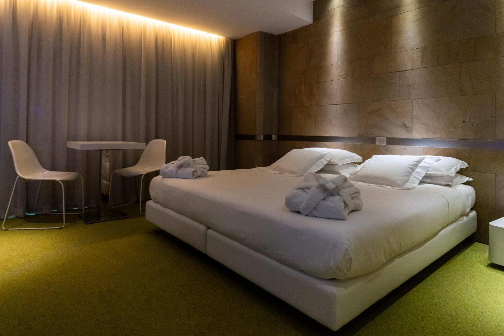 A Point Arezzo Park Hotel Баттифоле Экстерьер фото