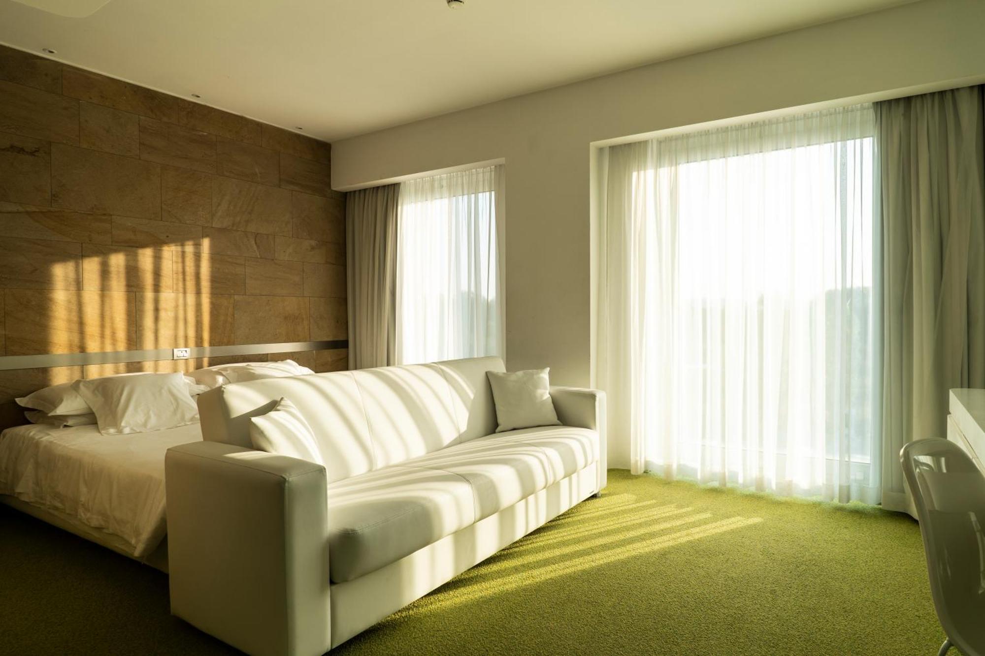 A Point Arezzo Park Hotel Баттифоле Экстерьер фото